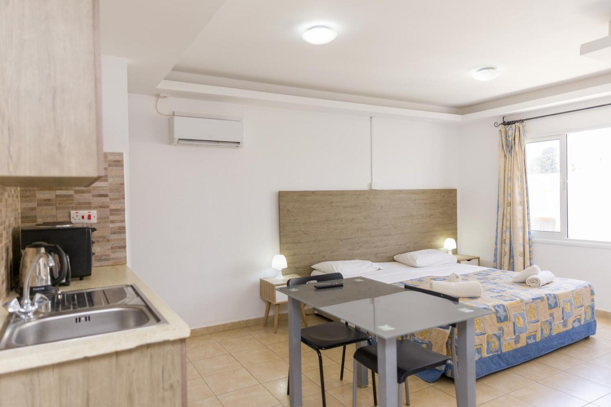 Alecos Hotel Apartments Paphos Eksteriør bilde