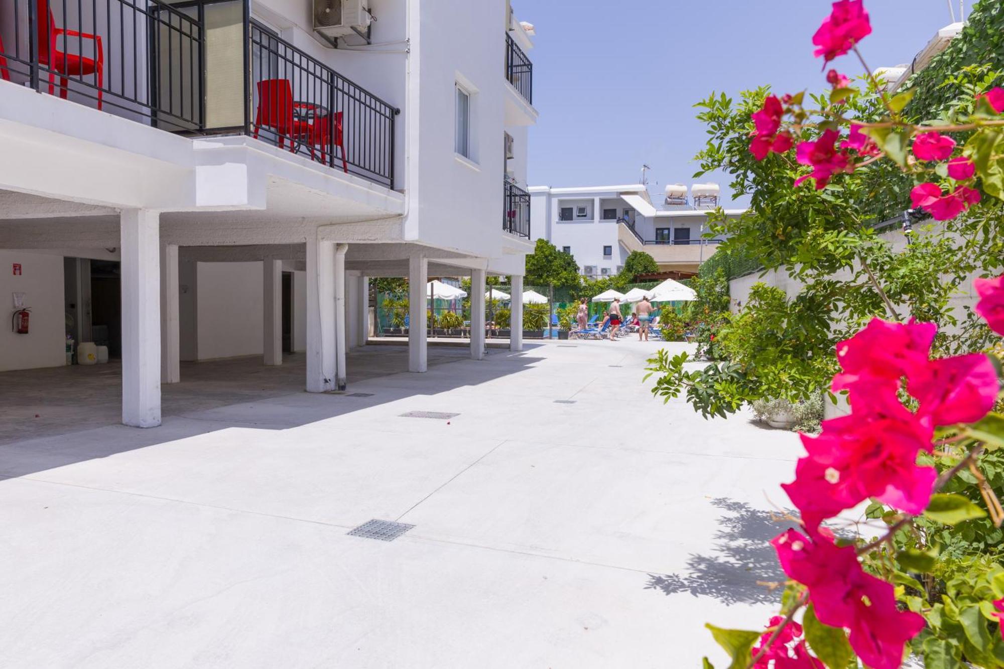 Alecos Hotel Apartments Paphos Eksteriør bilde